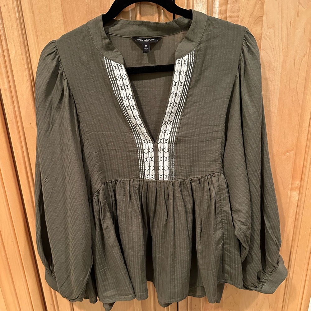 Banana Republic Peasant Blouse Olive Green Size Medium
